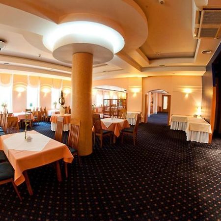 Hotel Naramowice Познан Ресторант снимка