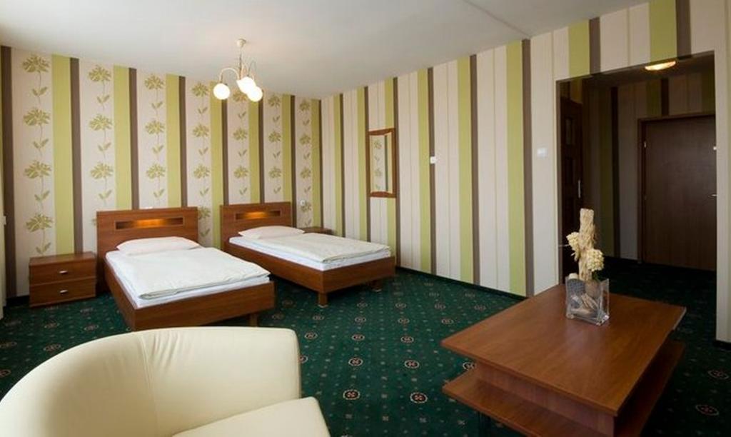 Hotel Naramowice Познан Екстериор снимка