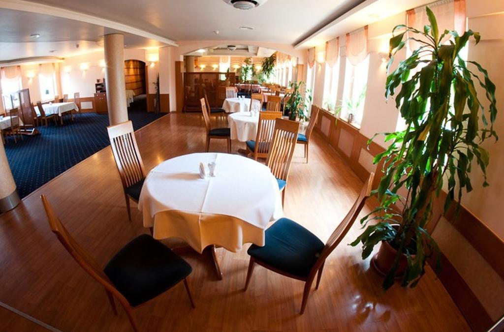 Hotel Naramowice Познан Екстериор снимка